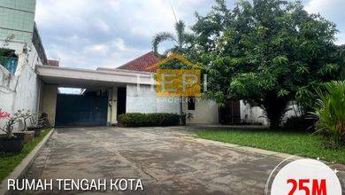 Rumah Mewah LT 1009 m2, di Semarang Timur, Semarang