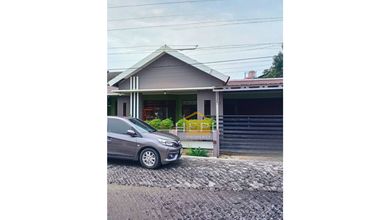 Rumah Elegan di Puri Anjasmoro, Semarang, 5 Kamar Tidur, LT 400m²