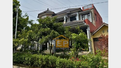 Rumah Area Premium Tembalang, Semarang - Harga Menarik 5 Miliar