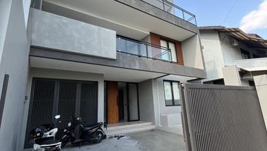 Rumah Area Luxury Banyumanik, Semarang - Harga Terbaik 5 Miliar
