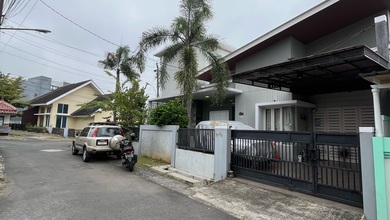 Rumah Elite di Kawasan Banyumanik, Semarang, LB 250m², Harga 3,8 Miliar